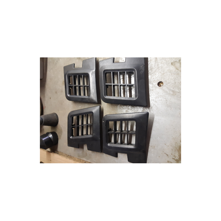 GRILLE DE VENTILATION G ET DROITE DE CONSOLE CENTRALE