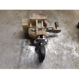 SERRURE DE PORTE AVEC MECANISME