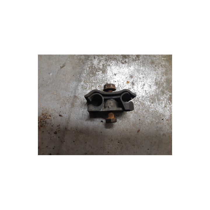FIXATION TUYAUX ESSENCE